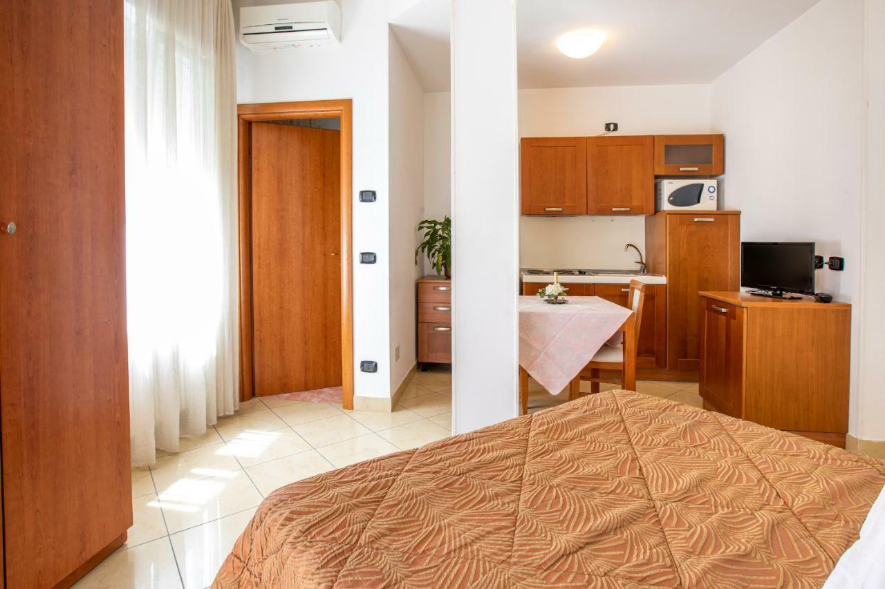 Residence Fellini Rimini Exterior foto
